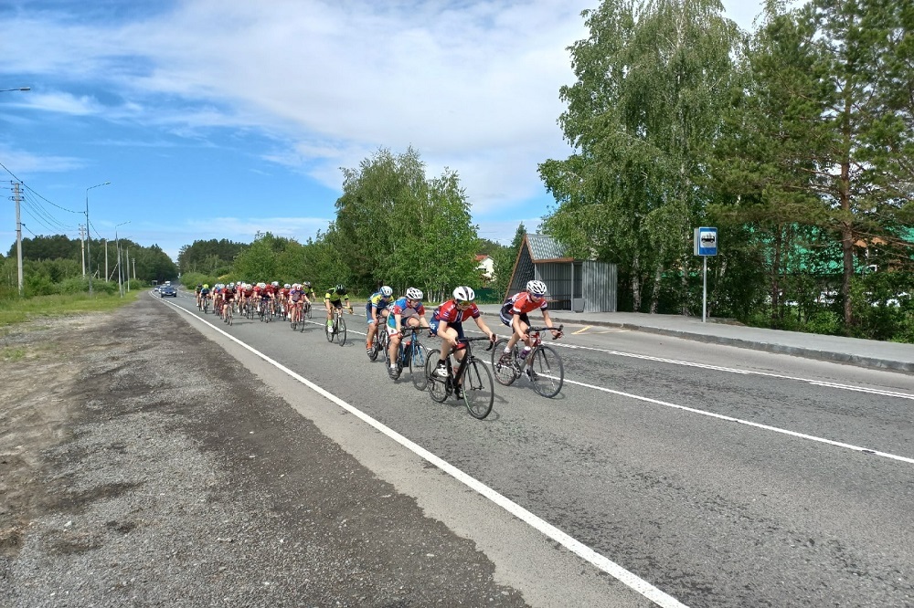 Соревнования по велоспорту. Велогонки Тобольск. Победитель велогонки. Шоссе вид спорта. Многодневная гонка.
