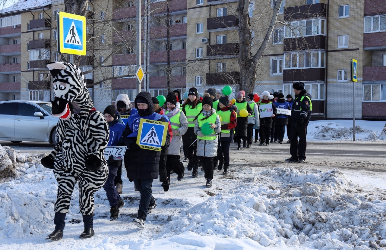 В Ишиме школьников учат переходить дорогу | 06.03.2023 | Ишим - БезФормата