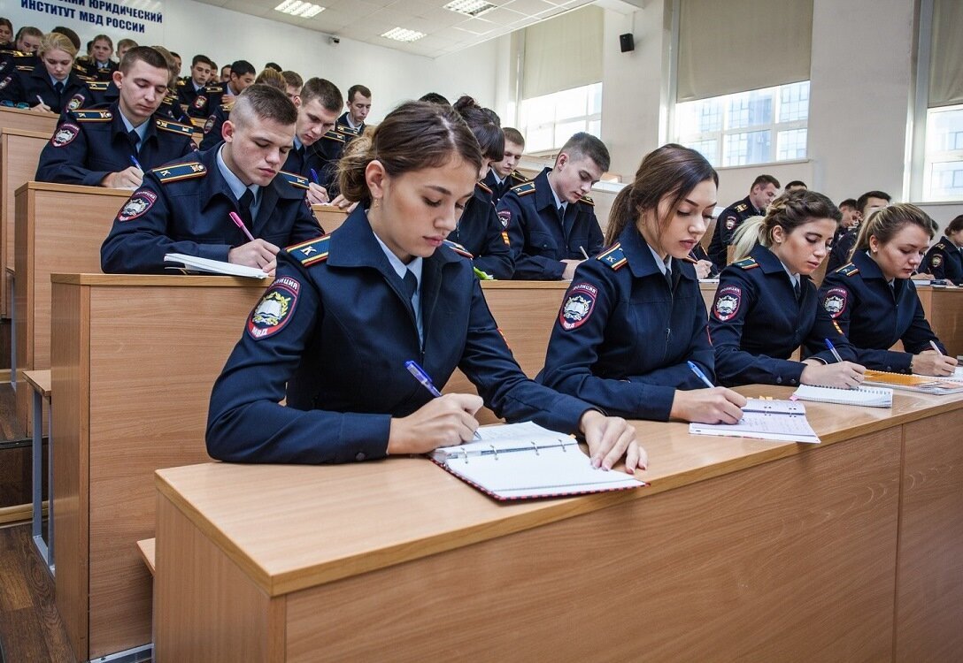 Ишимских выпускников приглашают сделать карьеру в правоохранительных  органах | 19.01.2022 | Ишим - БезФормата