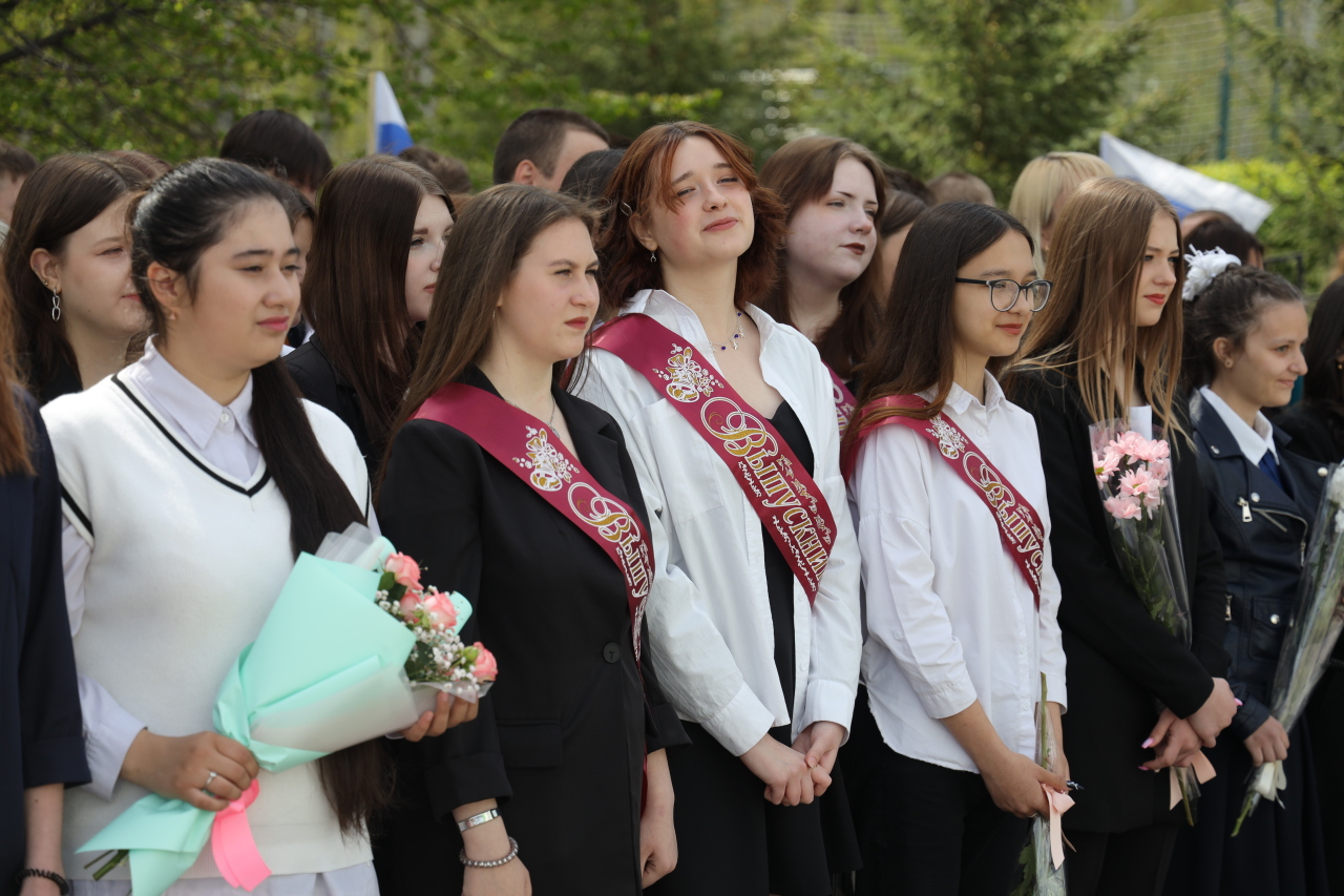 Ишимские выпускники начали сдавать ЕГЭ | 26.05.2023 | Ишим - БезФормата