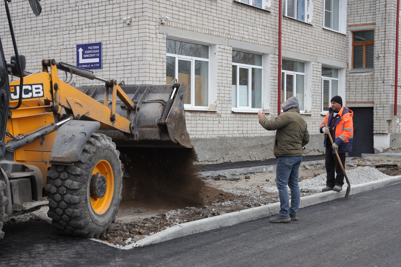 В Ишиме благоустроили территорию центра допобразования | 31.10.2022 | Ишим  - БезФормата