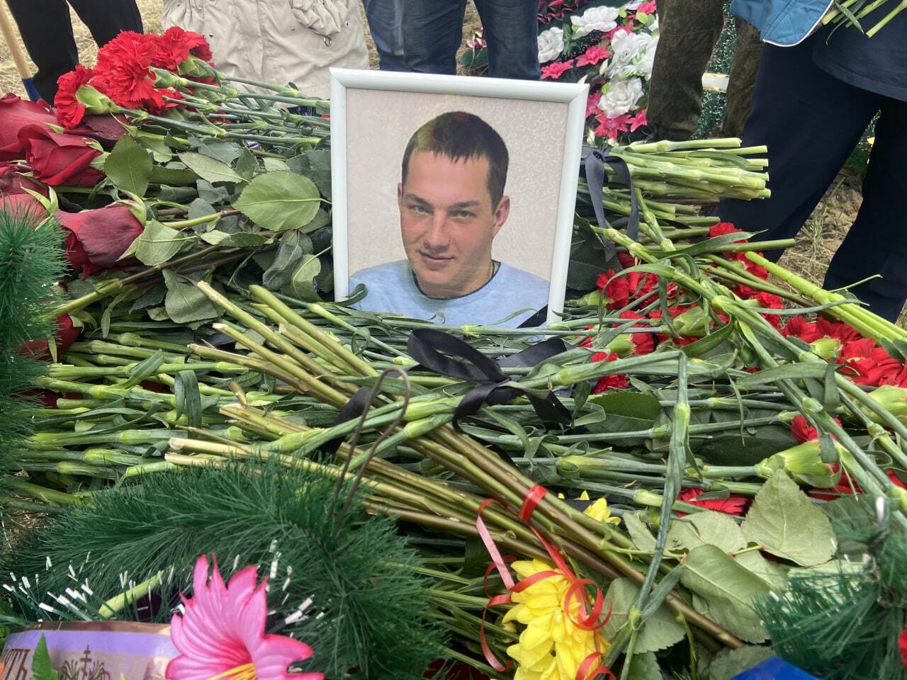 Умершие в военной операции. Похороны солдата погибшего на Украине. Похороны российских солдат.