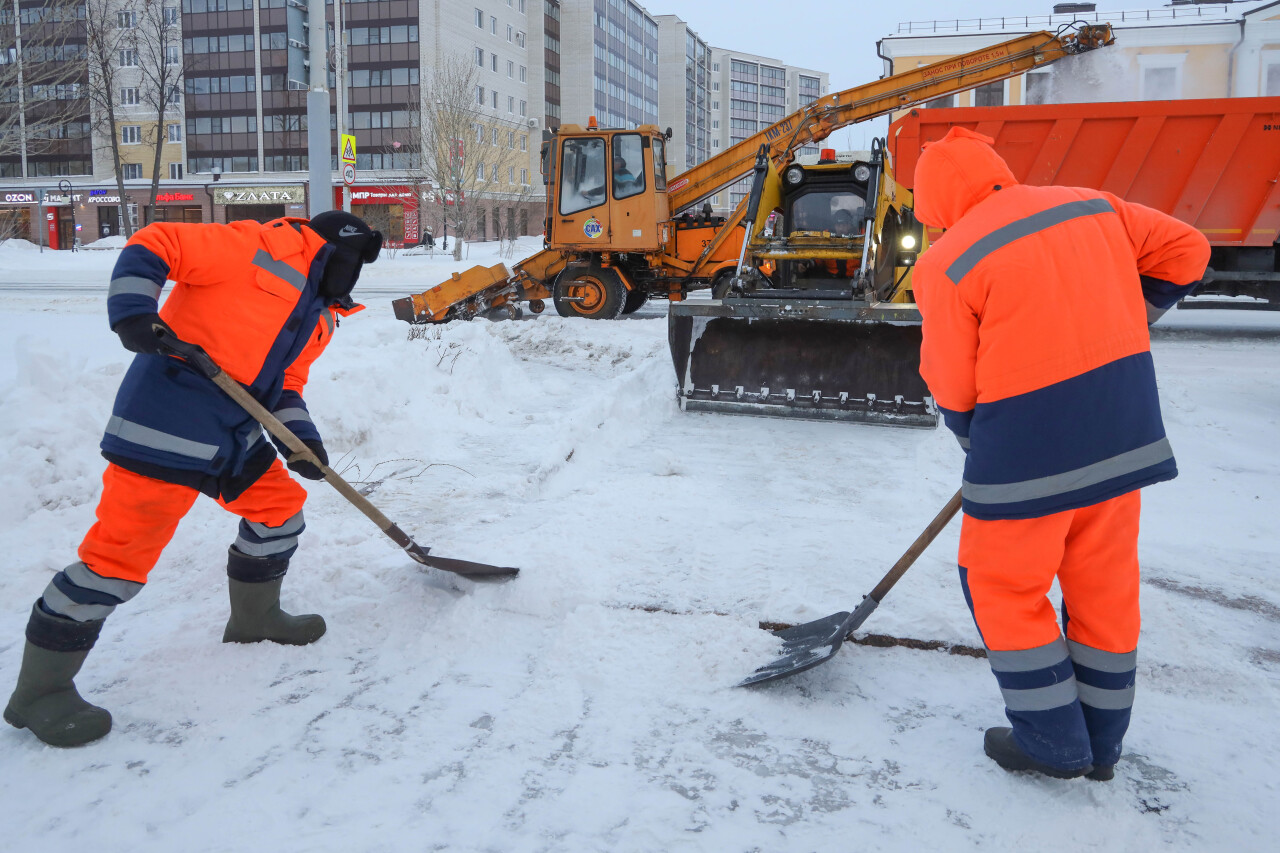 Зима испытывает ишимских коммунальщиков на прочность | 12.01.2024 | Ишим -  БезФормата